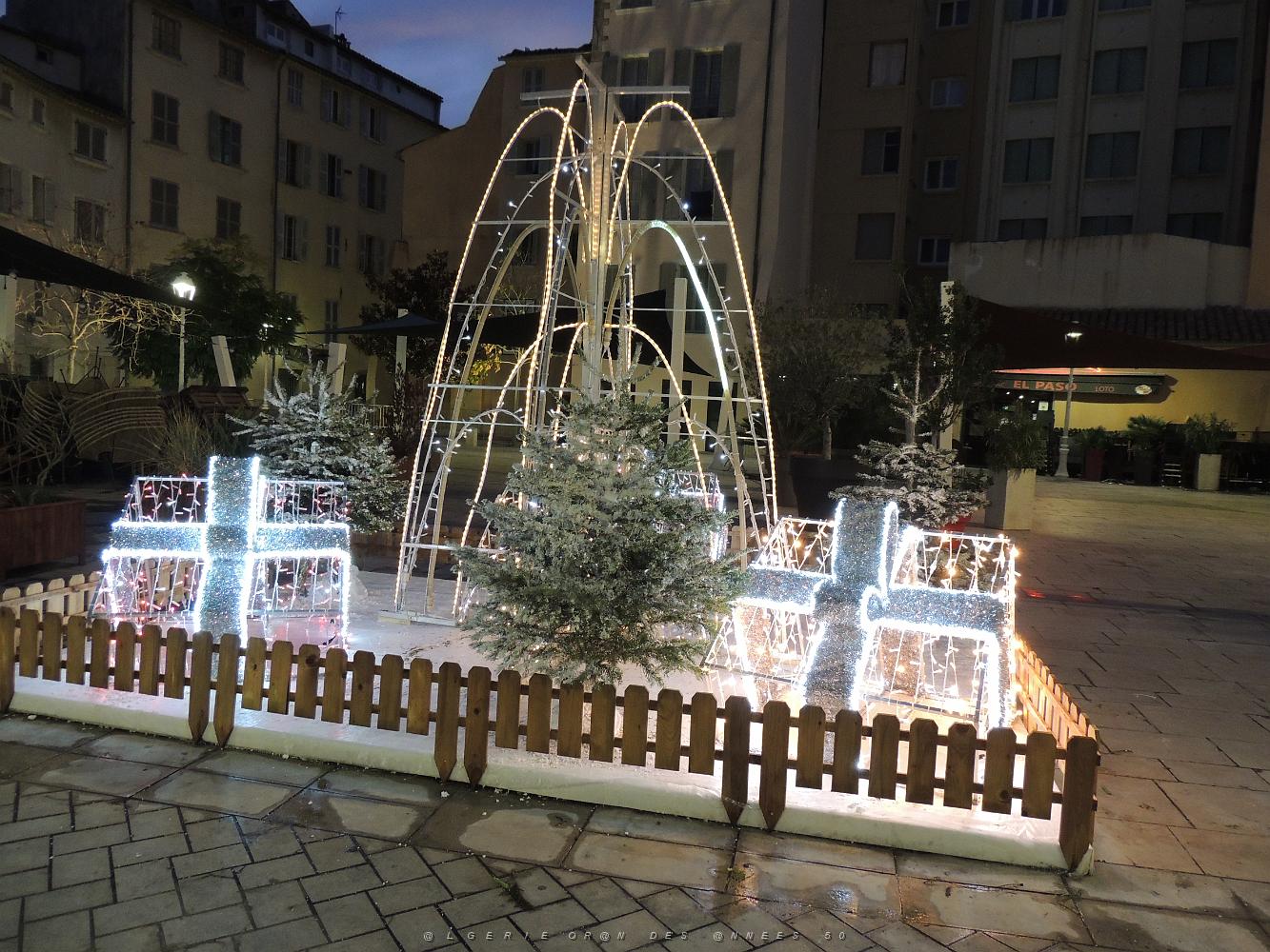 43 Toulon Place de l'Equerre.JPG -           